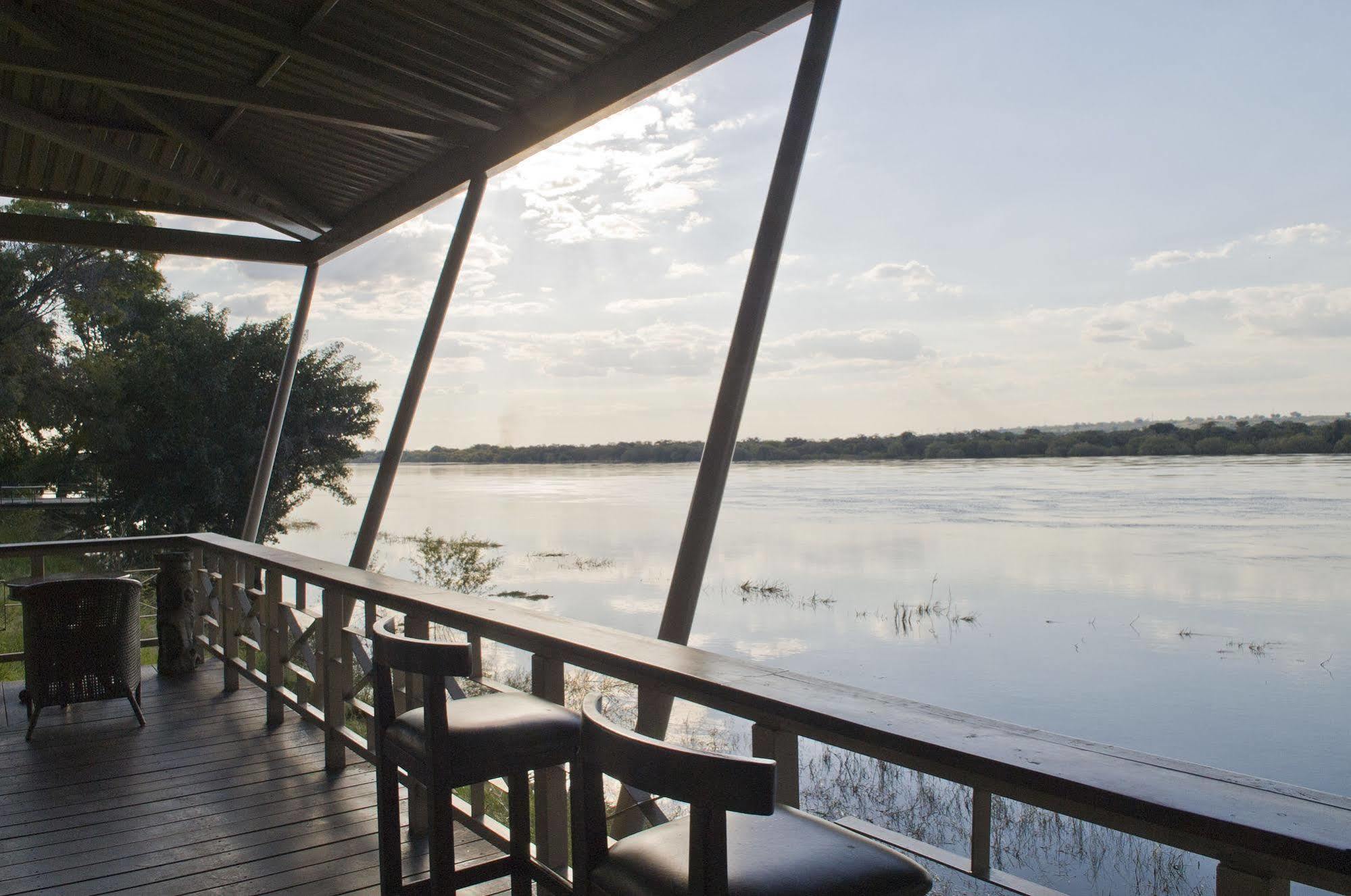 普罗蒂亚酒赞比西河酒店 Katima Mulilo 外观 照片